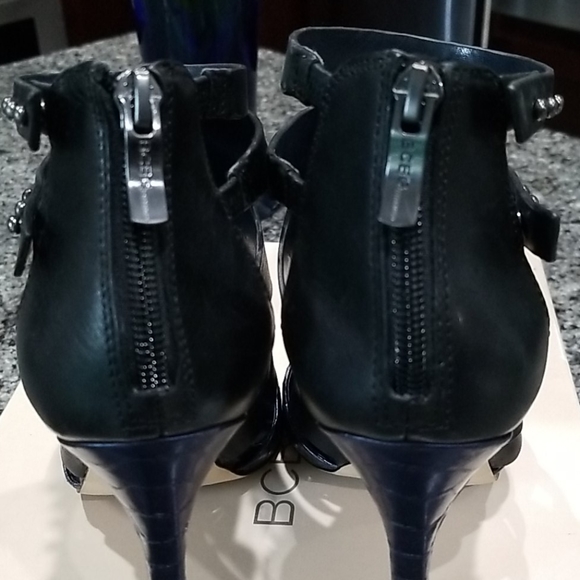 BCBG (navy blue snake skin and black pump) - Picture 10 of 12